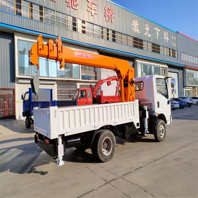 达尔罕茂明安联合旗三轮随车吊定制 农用改装机自备吊中瑞长期出售