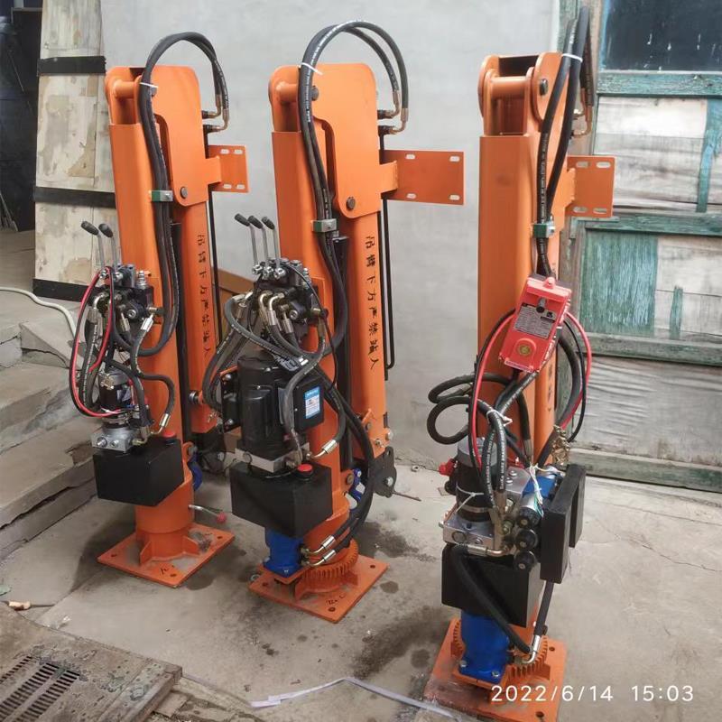 达尔罕茂明安联合旗重汽蓝牌随车吊 3.2吨 国六动力强 液压驱动 农用自卸起重机